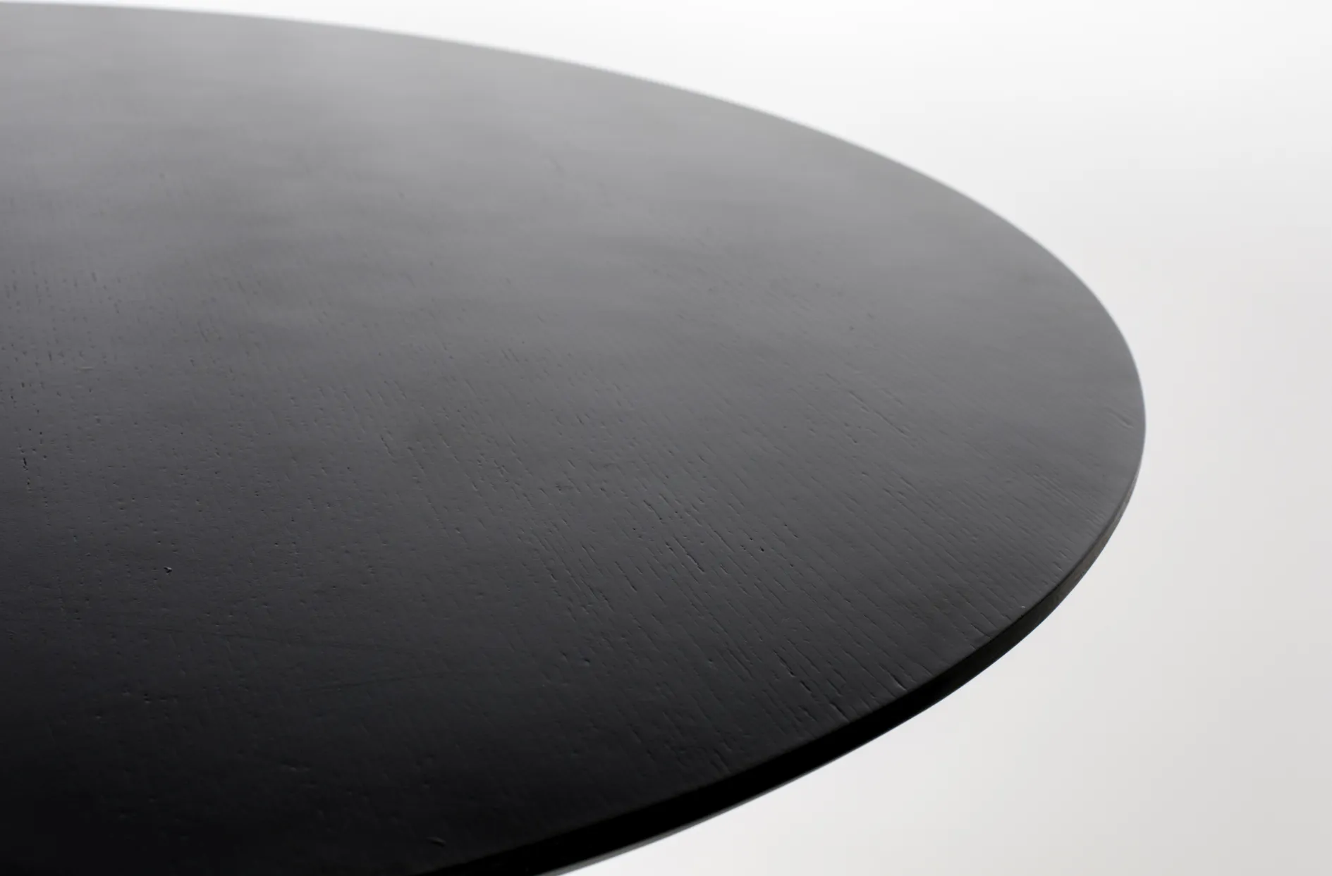 Round Pilar Dining Table
